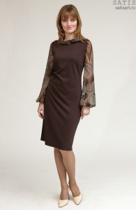 Платье коричневое с шифоновыми рукавами и шифоновым воротником