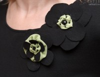 Трикотажное платье черное с шелковым цветком