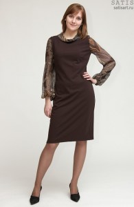 Платье коричневое с шифоновыми рукавами и шифоновым воротником