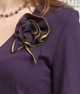 Платье трикотажное фиолетовое отрезное по талии с поясом.